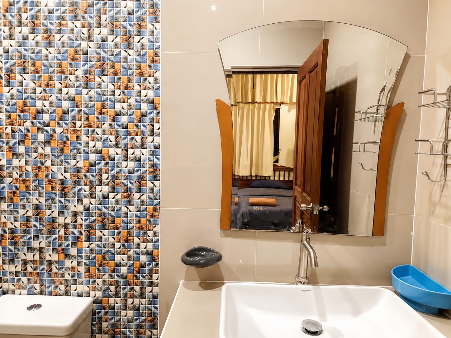 DUANG JARAS - Riverside Terrace House — 9
