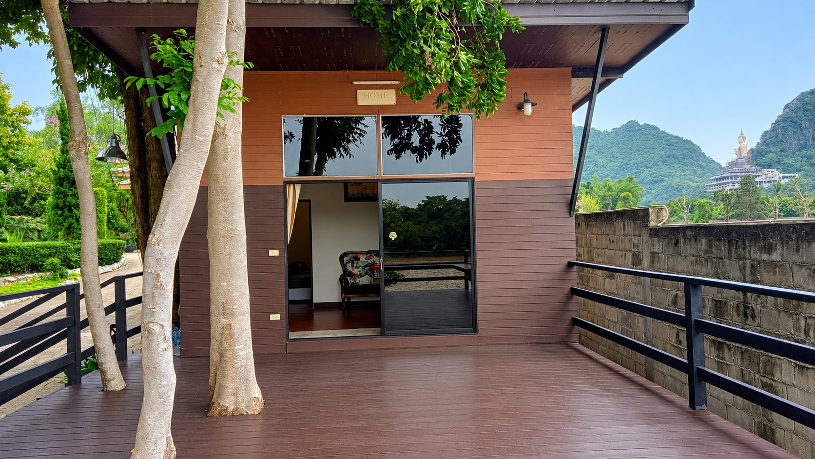 DUANG JARAS - Riverside Terrace House